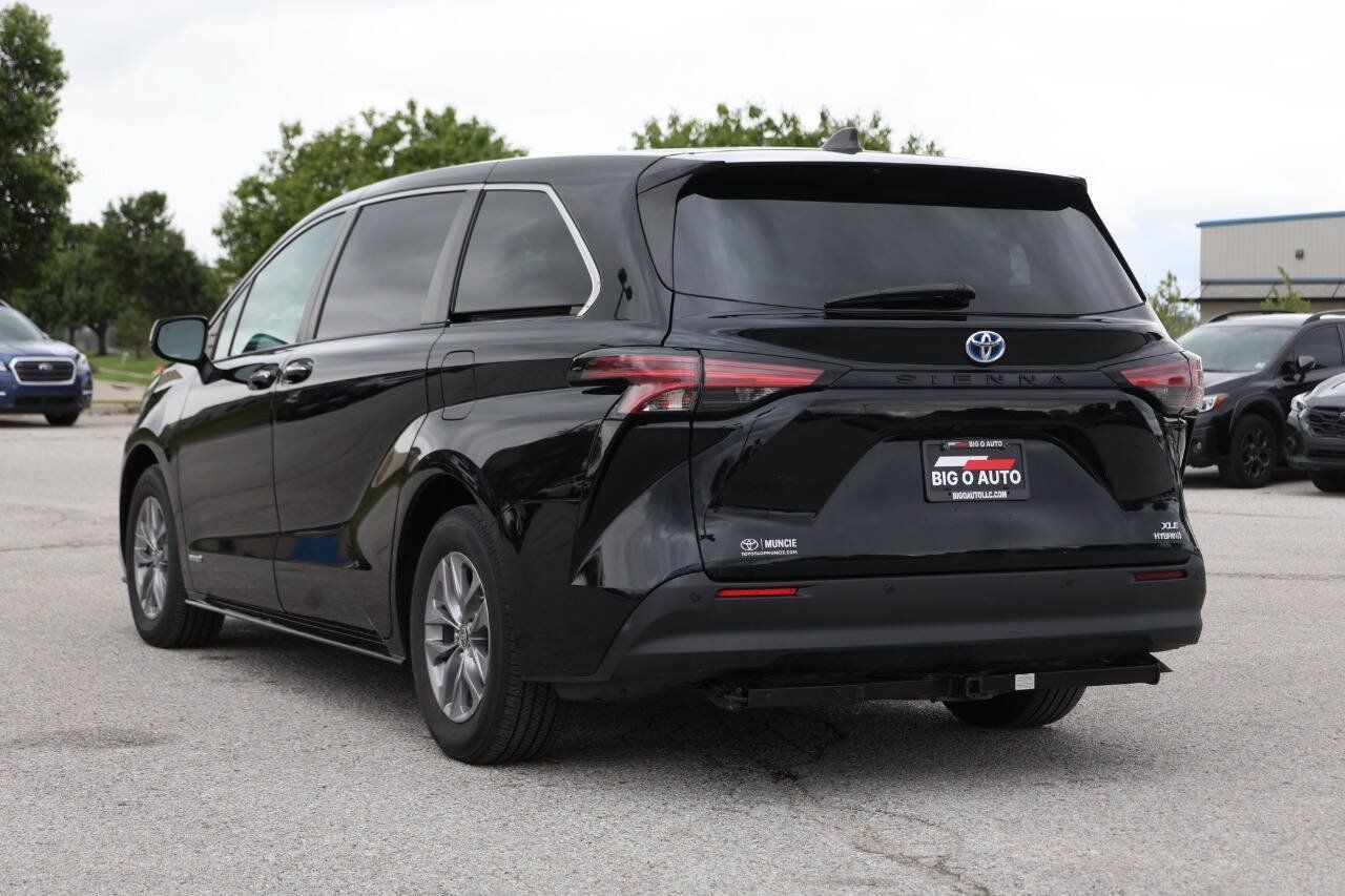 Used 2021 Toyota Sienna XLE FWD image 11