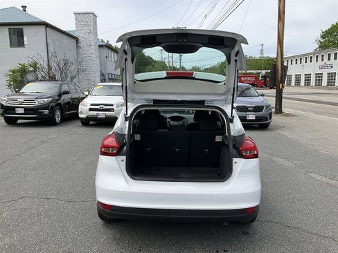 Used 2017 Ford Focus SE w/ Cold Weather Package FWD image 11