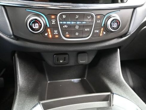 Used 2018 Chevrolet Traverse LT w/ LPO, Floor Liner Package AWD/4WD image 48
