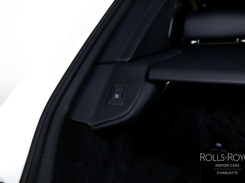 Used 2026 Rolls-Royce Cullinan AWD/4WD image 28