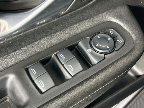 Used 2024 GMC Terrain SLE image 24