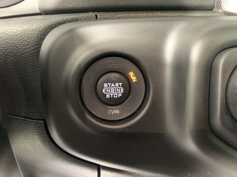 Used 2020 Jeep Gladiator Overland AWD/4WD image 14
