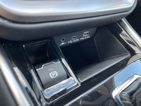 Used 2025 Subaru Outback Limited AWD/4WD image 23