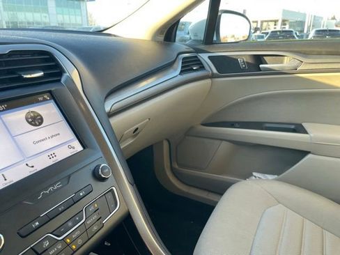 Used 2019 Ford Fusion SE FWD image 6