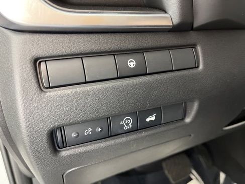 Used 2025 Nissan Rogue SV w/ SV Premium Package FWD image 31