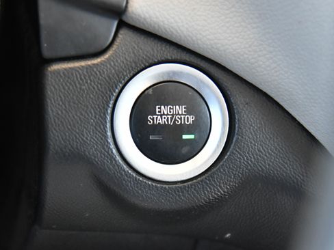 Used 2021 Chevrolet Equinox LS FWD image 24