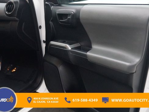 Used 2017 Toyota Tacoma SR5 w/ Tow Package RWD image 14