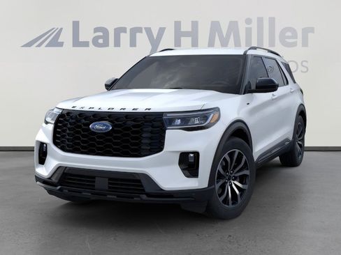 New 2025 Ford Explorer ST-Line image 2