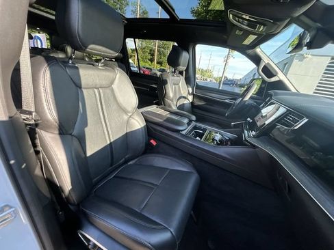 Used 2023 Jeep Wagoneer Series III w/ Premium Group I AWD/4WD image 26