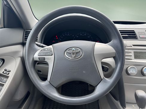 Used 2010 Toyota Camry LE FWD image 20