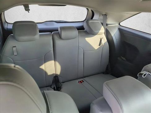 Used 2025 Toyota Sienna XLE FWD image 23