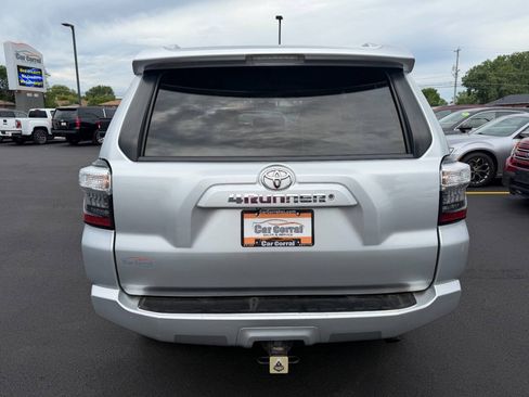 Used 2014 Toyota 4Runner SR5 AWD/4WD image 4