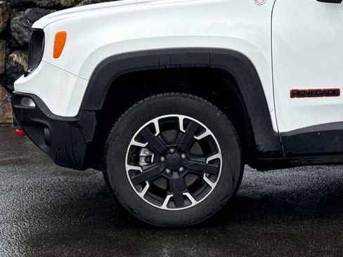 Used 2023 Jeep Renegade Trailhawk image 9