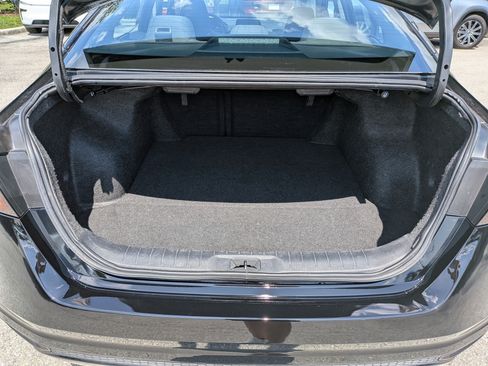 Used 2024 Nissan Altima 2.5 SV FWD image 13