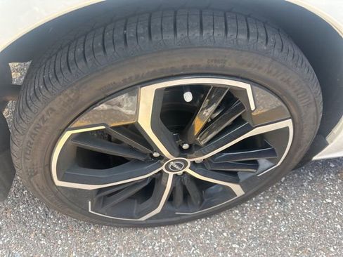 Used 2025 Nissan Altima 2.5 SR w/ SR Premium Package image 13