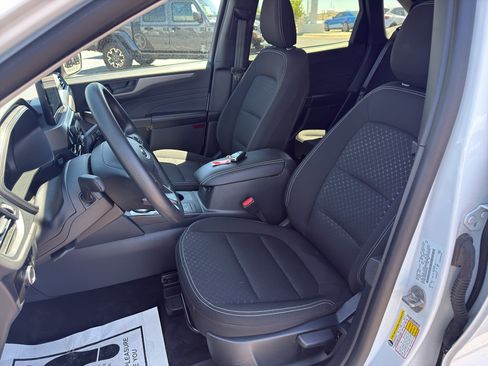 Used 2025 Ford Escape Active AWD/4WD image 9