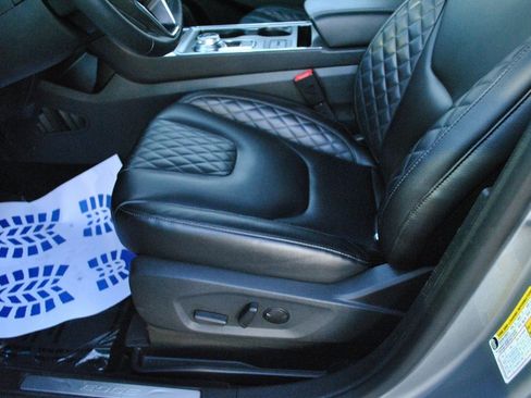 Used 2024 Ford Edge Titanium image 17