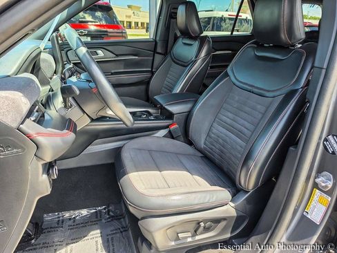 Used 2025 Ford Explorer ST-Line w/ ST-Line Street Pack AWD/4WD image 9