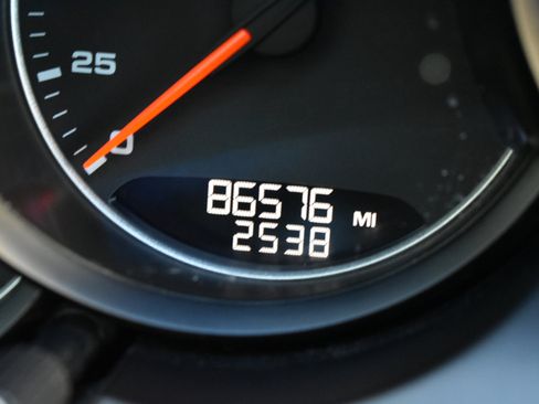 Used 2018 Porsche Cayenne Platinum Edition image 18