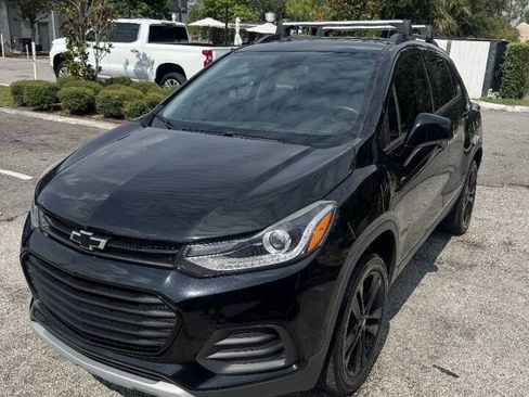 Used 2018 Chevrolet Trax LT w/ Sun & Sound Package AWD/4WD image 3