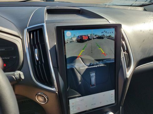 Certified 2022 Ford Edge Titanium w/ Class II Trailer Tow Package image 10