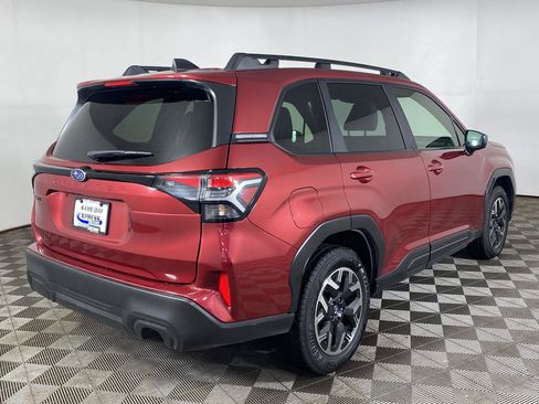 Used 2025 Subaru Forester Premium AWD/4WD image 5