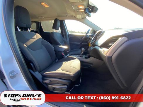 Used 2015 Jeep Cherokee Latitude w/ Cold Weather Group image 16