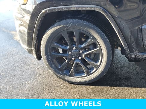 Used 2017 Jeep Grand Cherokee Altitude image 9