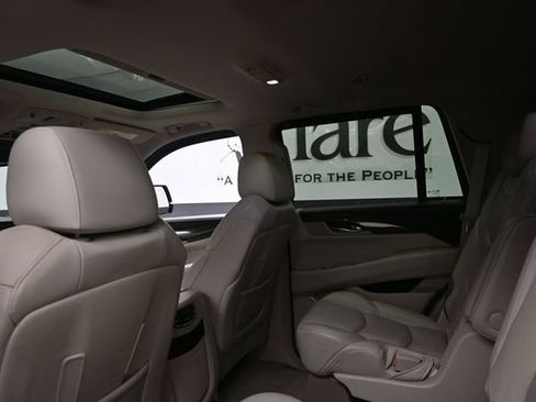 Used 2020 Cadillac Escalade Luxury AWD/4WD image 25