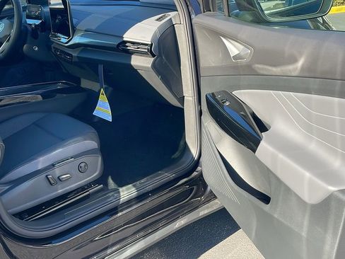 New 2025 Volkswagen ID.4 Pro S image 33