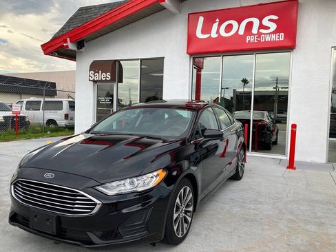 Used 2020 Ford Fusion SE AWD/4WD image 3