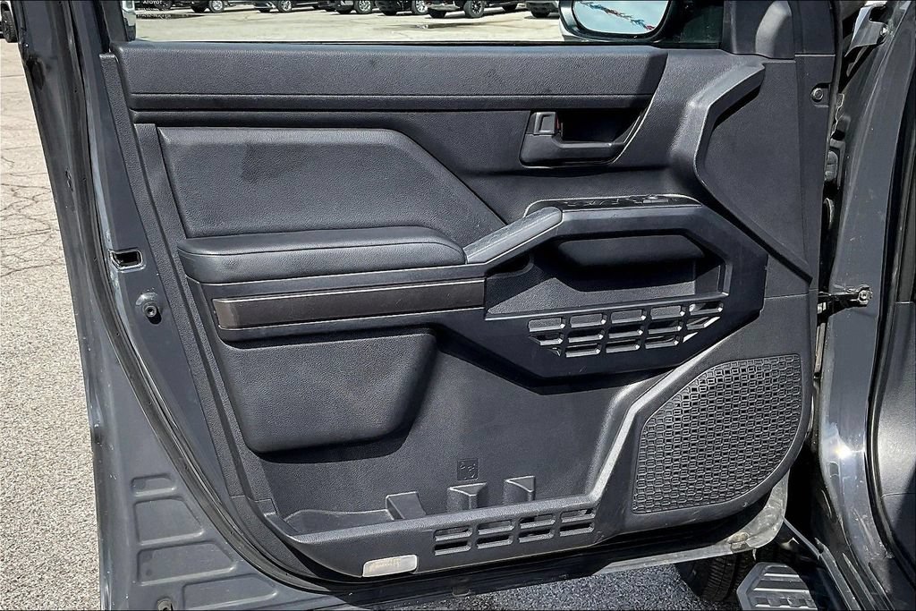 Used 2025 Toyota 4Runner SR5 AWD/4WD image 18