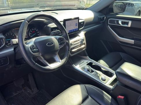 Used 2023 Ford Explorer XLT w/ Equipment Group 202A AWD/4WD image 9