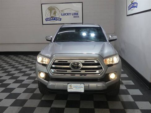 Used 2019 Toyota Tacoma Limited AWD/4WD image 3