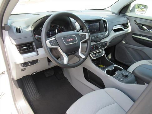 Used 2024 GMC Terrain SLE w/ Driver Convenience Package image 15