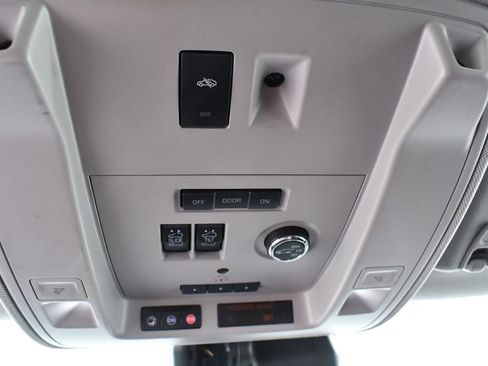 Used 2018 Cadillac Escalade Luxury AWD/4WD image 32