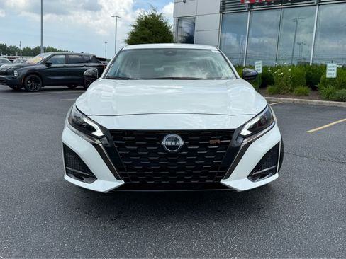 Used 2025 Nissan Altima 2.5 SR FWD image 2
