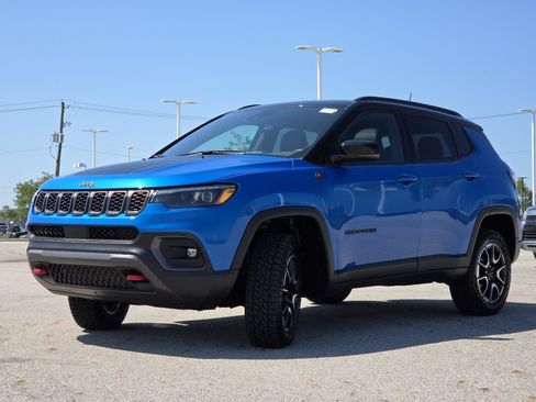 Used 2024 Jeep Compass Trailhawk w/ Trailhawk Elite Group AWD/4WD image 15