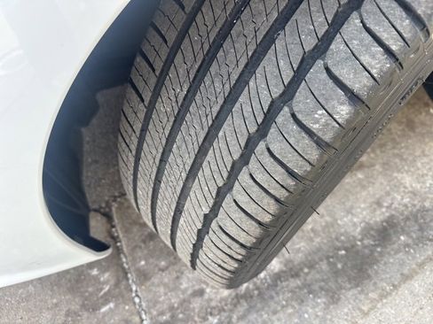 Certified 2025 Lexus ES 300h w/ Premium Package image 9