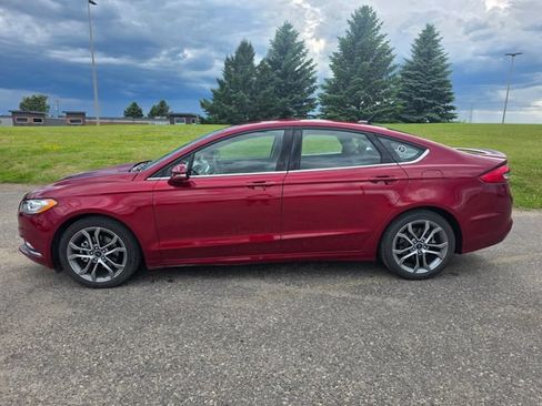 Used 2017 Ford Fusion SE w/ Equipment Group 201A FWD image 2