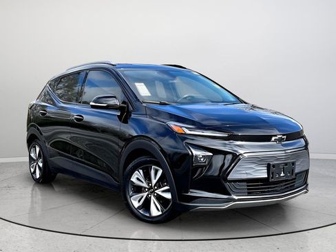 Certified 2022 Chevrolet Bolt EUV LT w/ Convenience Package image 1