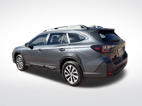 Used 2023 Subaru Outback Premium AWD/4WD image 5