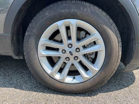 Used 2017 Ford Explorer XLT FWD image 14