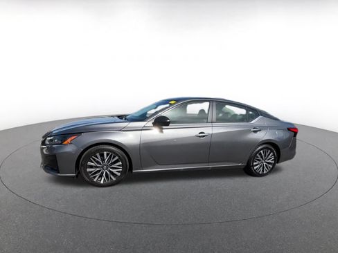 Used 2025 Nissan Altima 2.5 SV FWD image 6