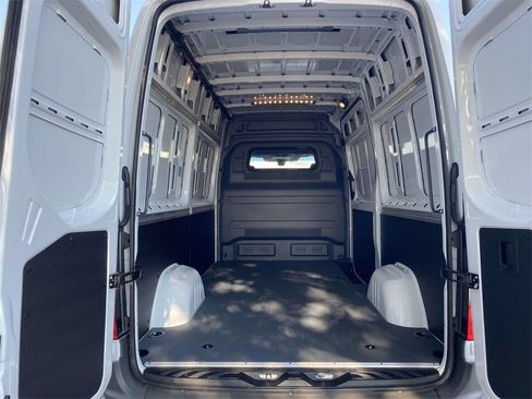 Used 2024 Mercedes-Benz Sprinter 2500 image 9