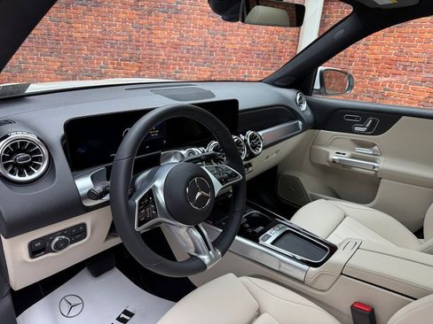 New 2025 Mercedes-Benz GLB 250 4MATIC image 12