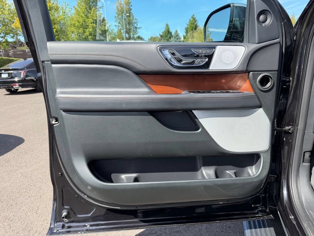 Used 2024 Lincoln Navigator Black Label AWD/4WD image 11