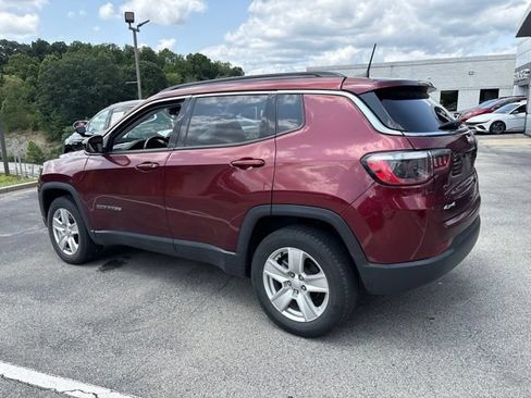 Used 2022 Jeep Compass Latitude w/ Convenience Group AWD/4WD image 3