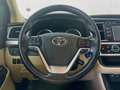 Used 2017 Toyota Highlander XLE FWD image 18
