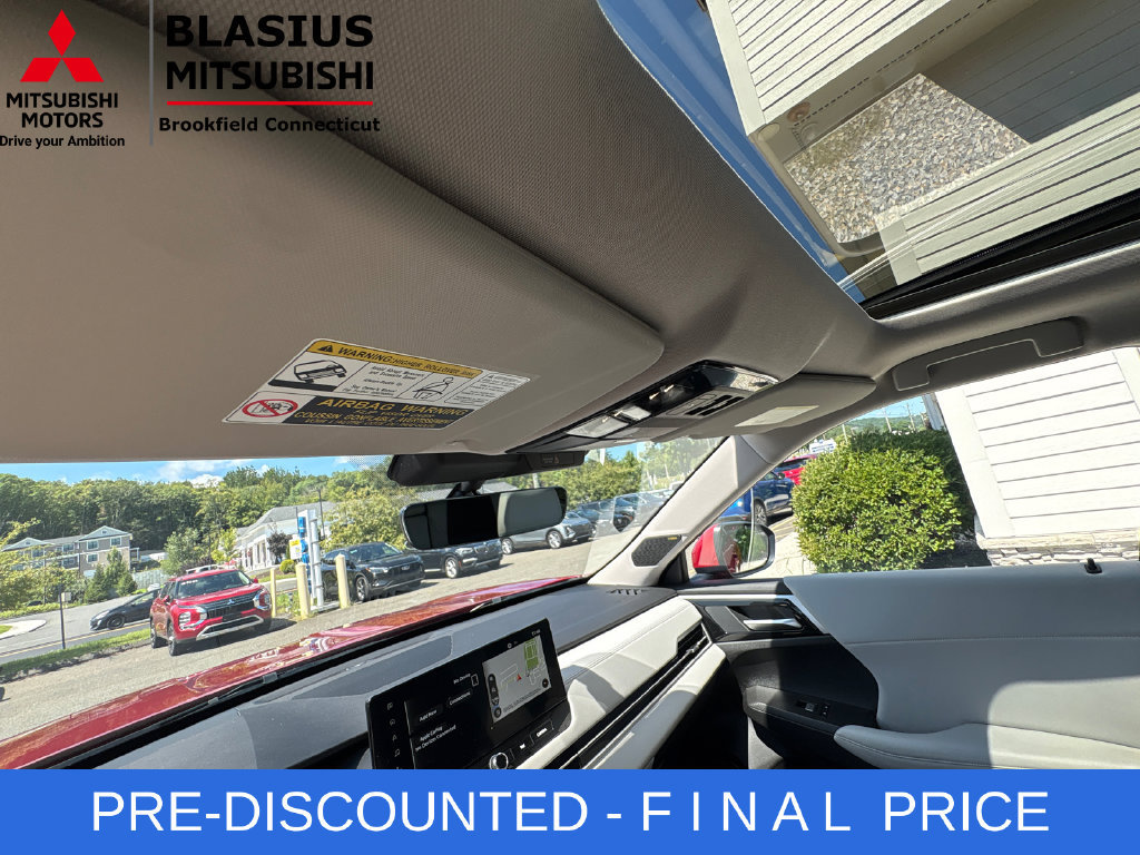 Used 2025 Mitsubishi Outlander SE AWD/4WD image 29
